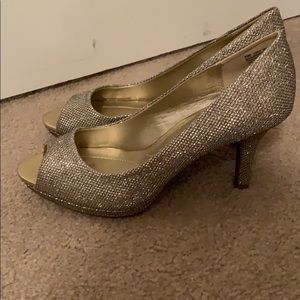 Bandolino gold heels